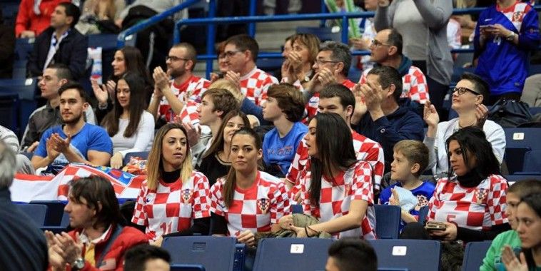 Hrvatska, navijačice, Foto Kombank Arena