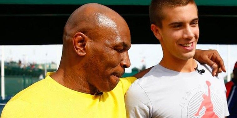 Ćorić, Tyson, Twitter