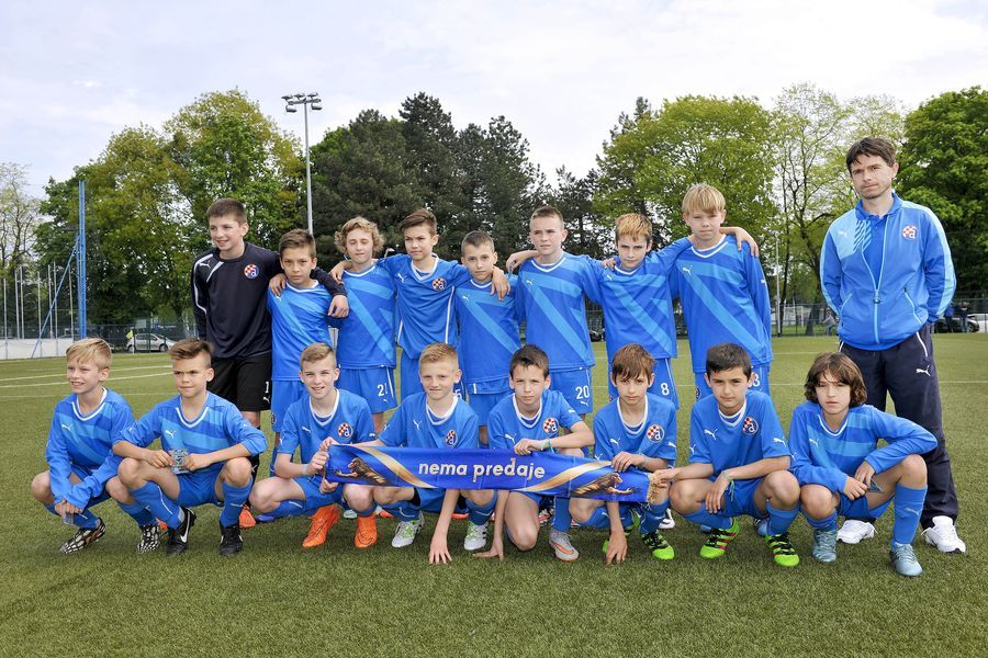 Nogomet za prijateljstvo, Dinamo