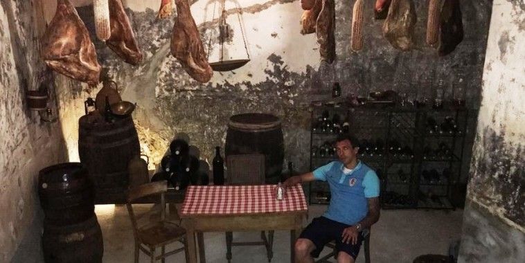 Mandžukić, Instagram