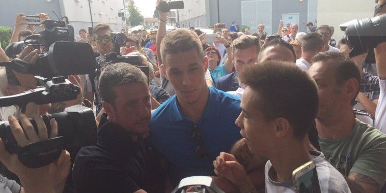 Pjaca, Twitter