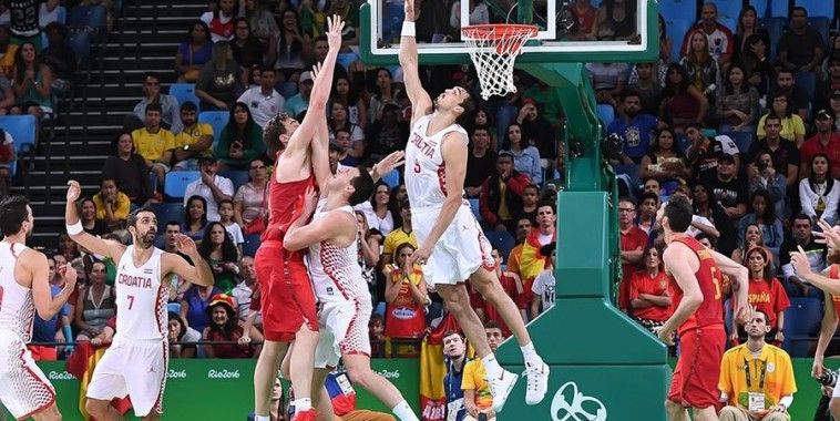 Šarić, Gasol, Foto FIBAcom