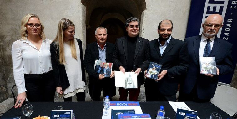 Modrić, S Event, knjiga