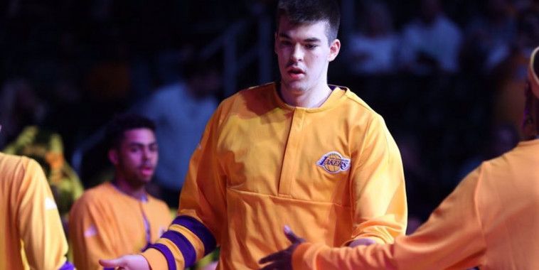 Zubac, Lakers, Twitter