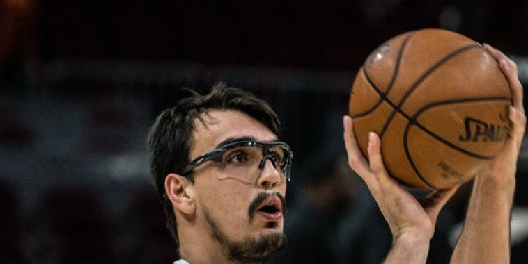 Šarić, Twitter