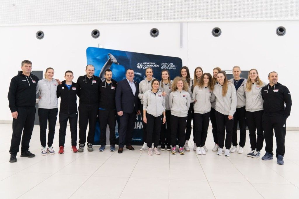 Hrvatska zenska odbojkaska reprezentacija i stozer