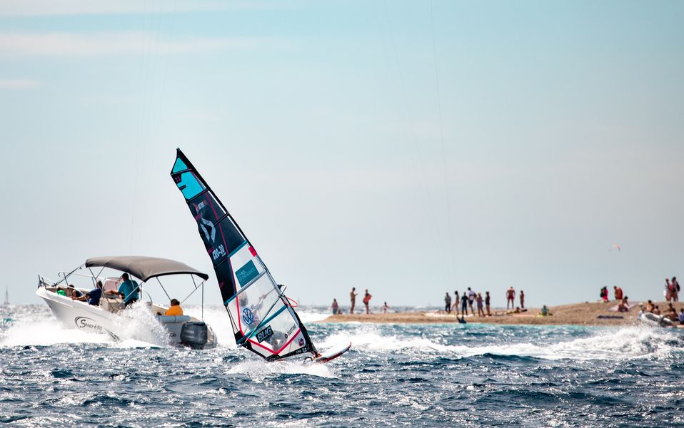 Regata se odrzava kraj Zlatnog rata